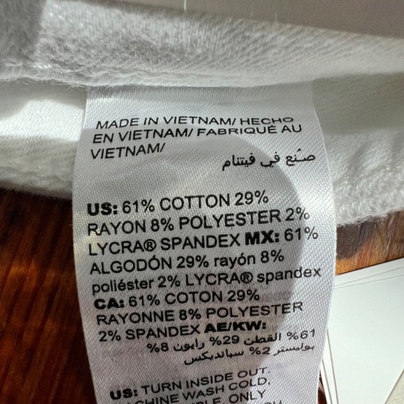 NWT Chico's White Flat‎ Front Bermuda Shorts Cotton Blend Walking Sz 00- 2R - Picture 10 of 16